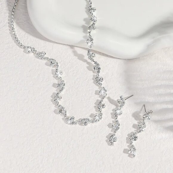 3/$35 Sparkling Rhinestone Crystal Choker Necklace & Dangle Drop Earrings Set - Picture 6 of 8